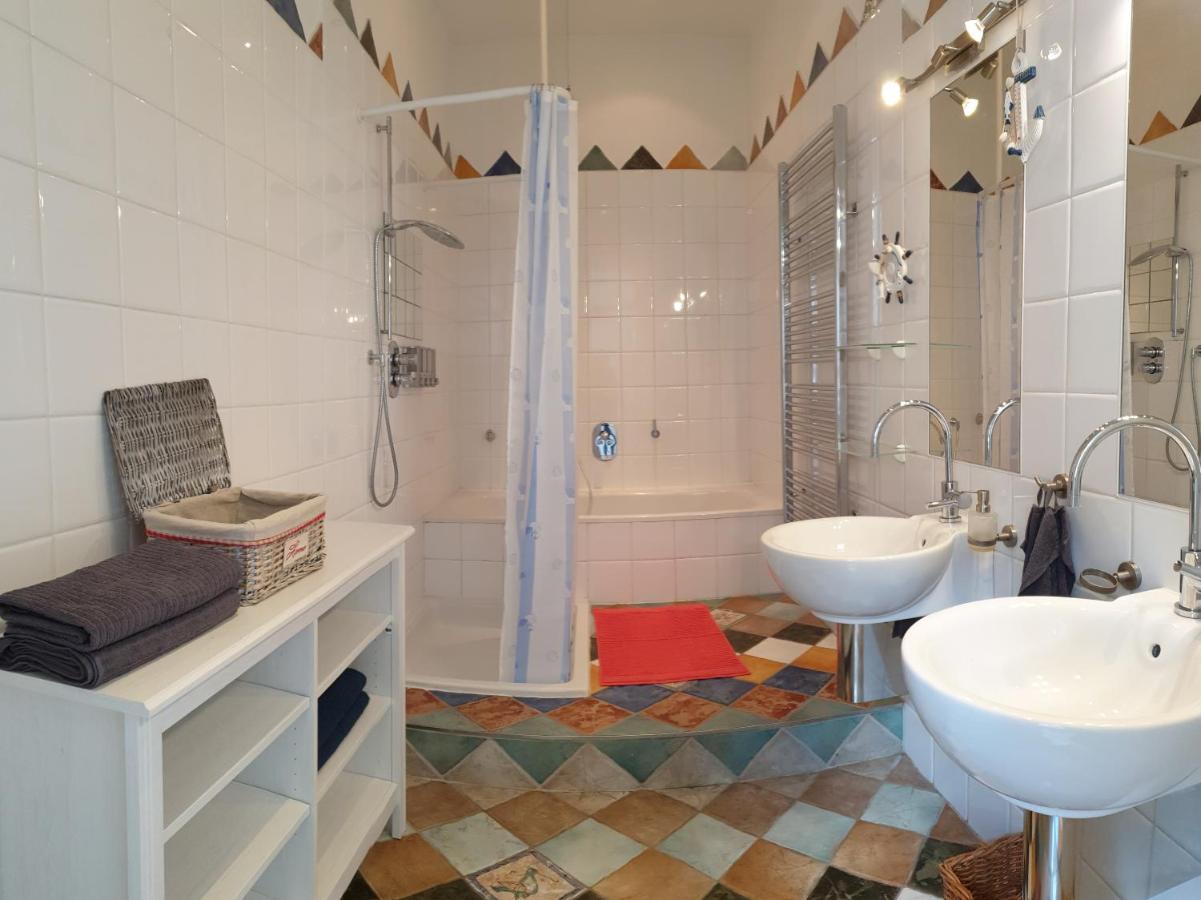 Sunny And Spacious Apartment Near City Centre Wien Exterior foto